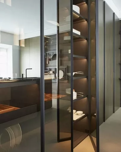 کابینت شیشه ای