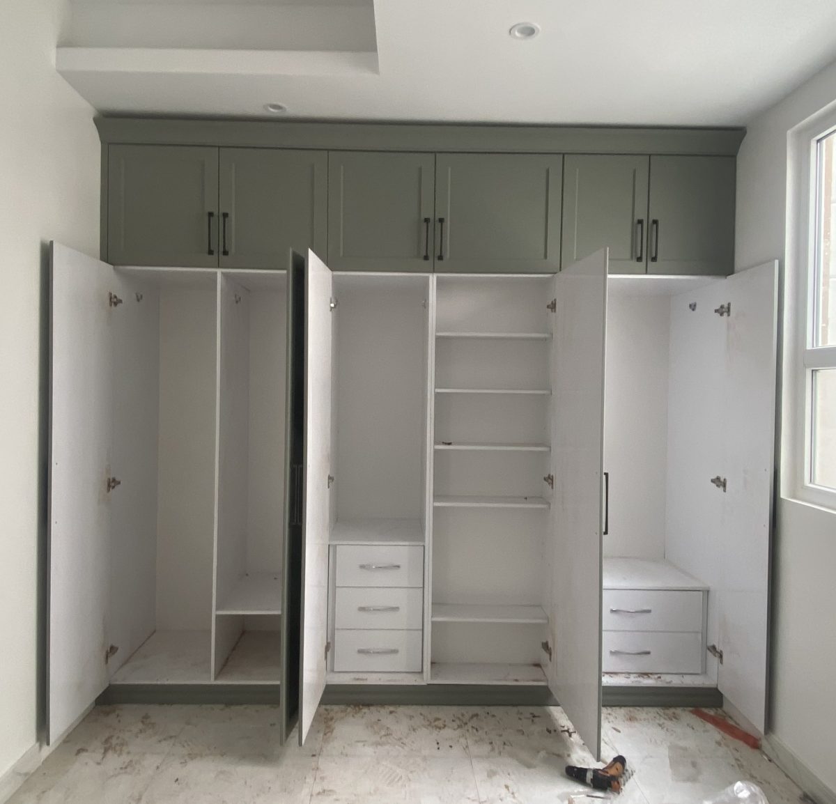 IMG E2477 کمد دیواری ممبران | رنگ سبز خاص