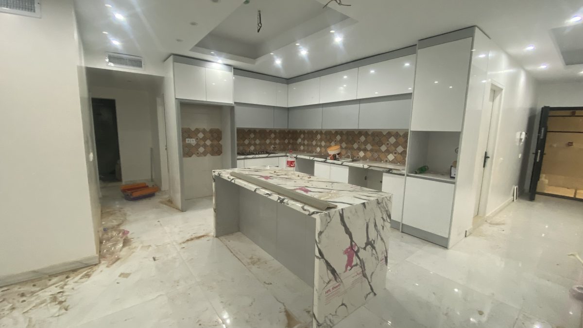 IMG E2485 نمونه کابینت های گلاس ترک