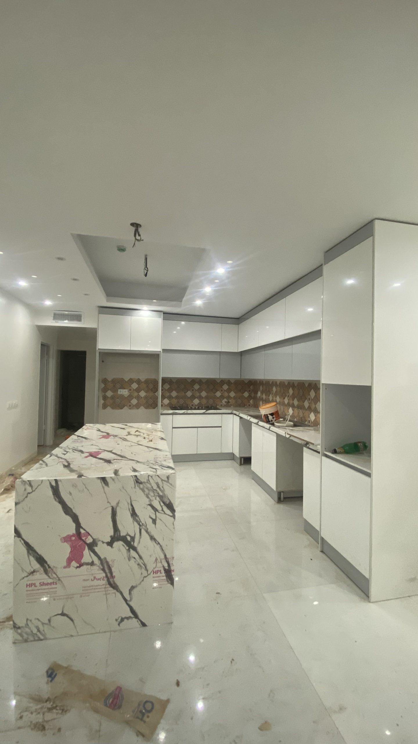 IMG E2487 scaled نمونه کابینت های گلاس ترک