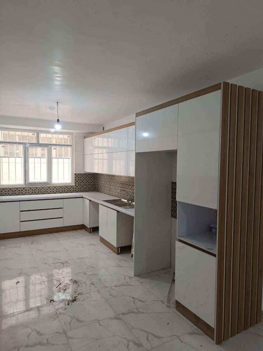 photo 2024 05 27 22 18 50 کابینت سفید قهوه ای | های گلاس + فرامید