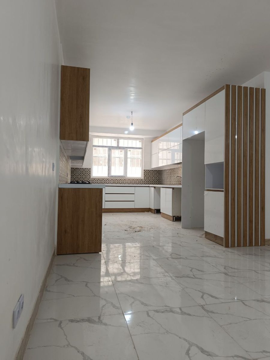 photo 2024 05 27 22 18 55 کابینت سفید قهوه ای | های گلاس + فرامید