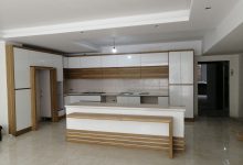 photo 2024 05 27 22 20 57 نمونه کار کابینت های گلاس سفید + فرامید طرح چوب