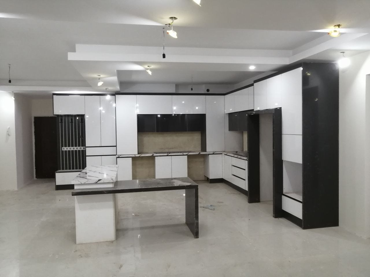 کابینت سفید طوسی تیره 29 photo 2024 05 27 22 21 28 کابینت سفید طوسی تیره