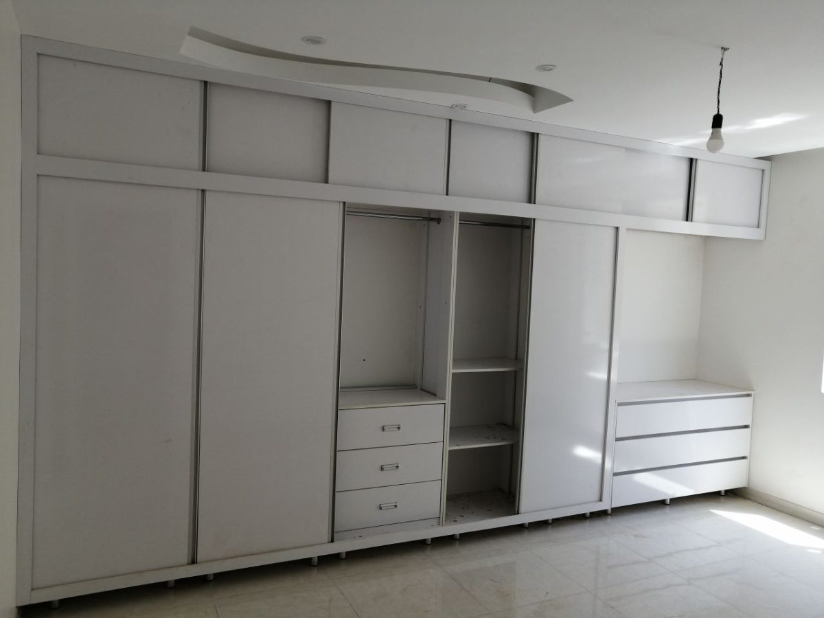 photo 2024 05 27 22 28 51 نمونه کار کمد دیواری سفید صابونی | ارزان ترین مدل کمد دیواری