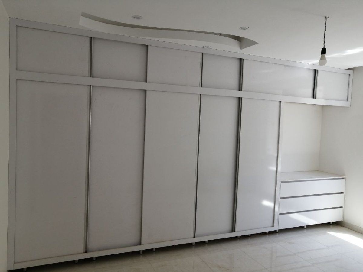 photo 2024 05 27 22 28 54 نمونه کار کمد دیواری سفید صابونی | ارزان ترین مدل کمد دیواری