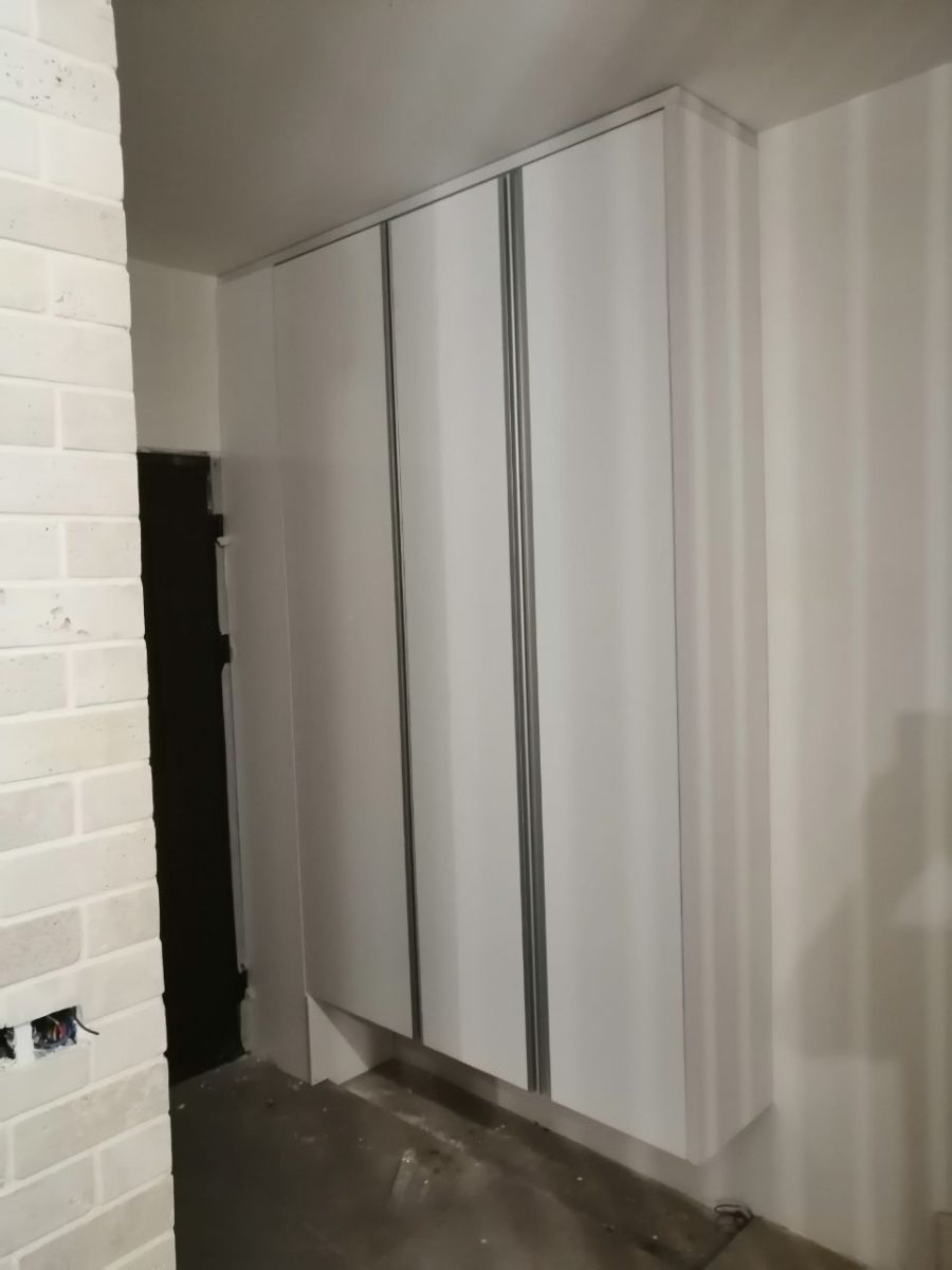 photo 2024 05 27 22 35 19 کمد دیواری جاکفشی سفید های گلاس | نمونه کار
