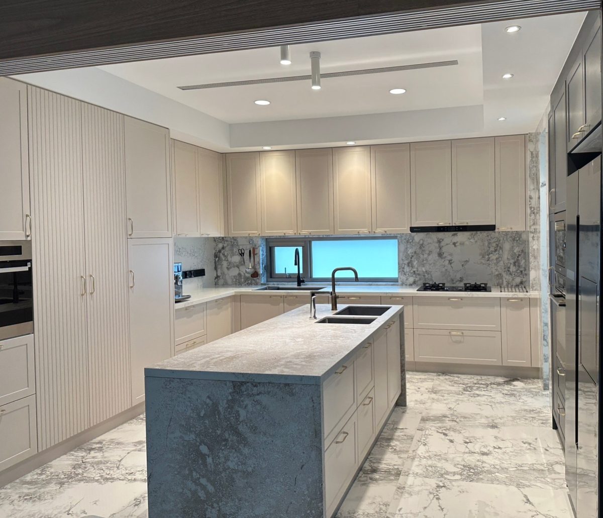 کابینت نیوکلاسیک (نئوکلاسیک) رنگ پلی اورتان 45 351120641 694363762379943 2275939541463458966 n کابینت نیوکلاسیک (نئوکلاسیک) رنگ پلی اورتان