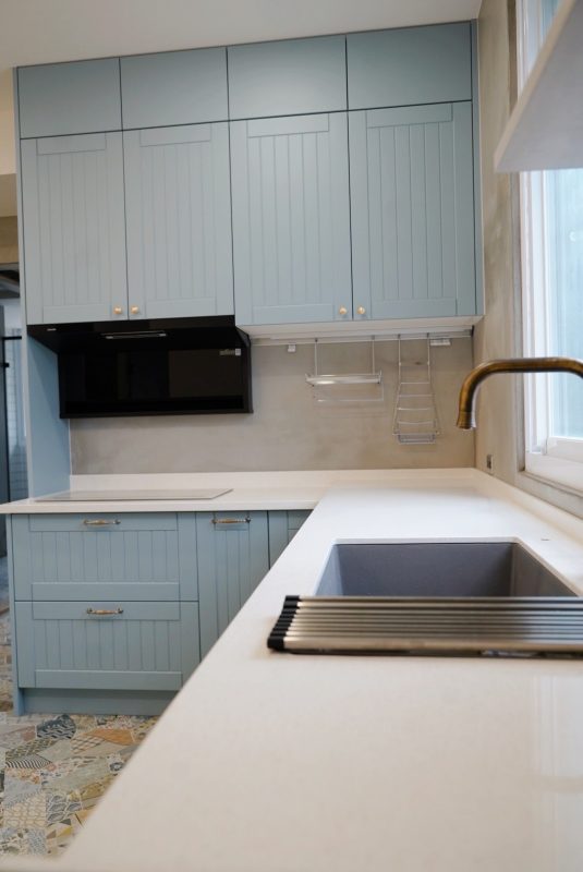 423131694 865144648747766 7840780374633955149 n کابینت مدرن با رنگ خاص