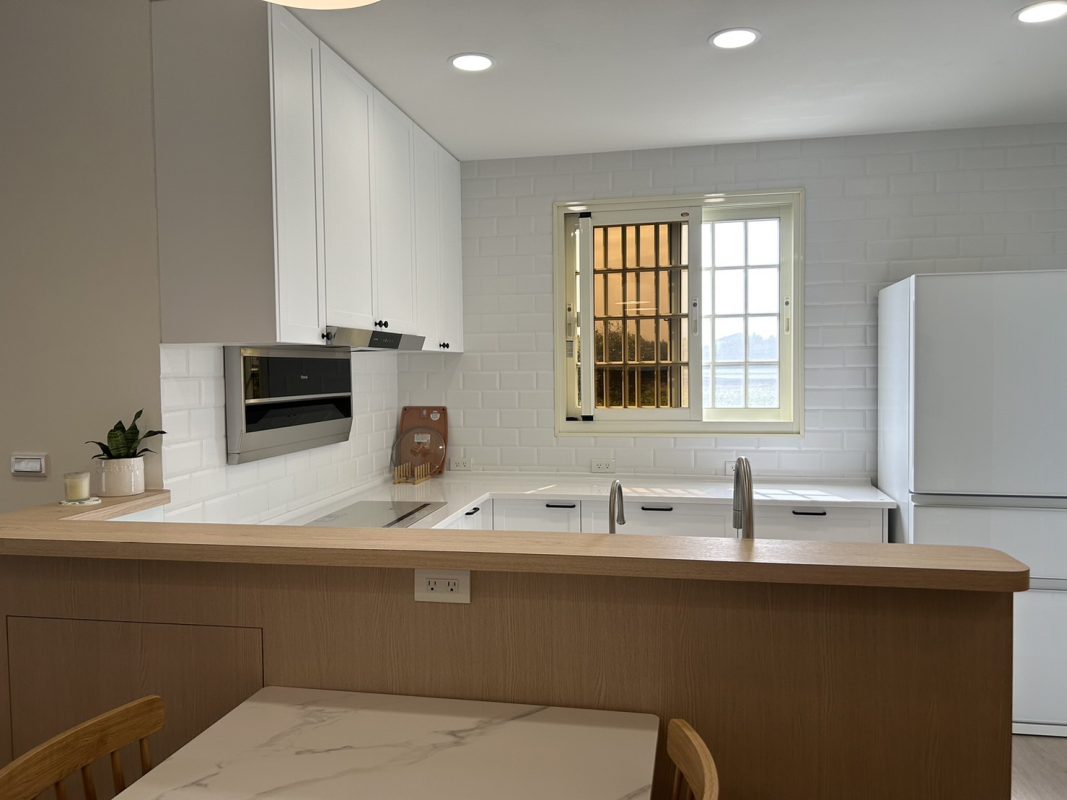 431872399 860720679190163 5999091726002111647 n نمونه کار کابینت سفیدمدرن