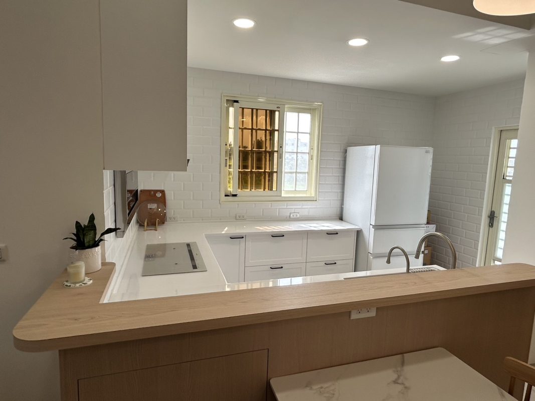 431997505 860720682523496 5561000852389203547 n نمونه کار کابینت سفیدمدرن