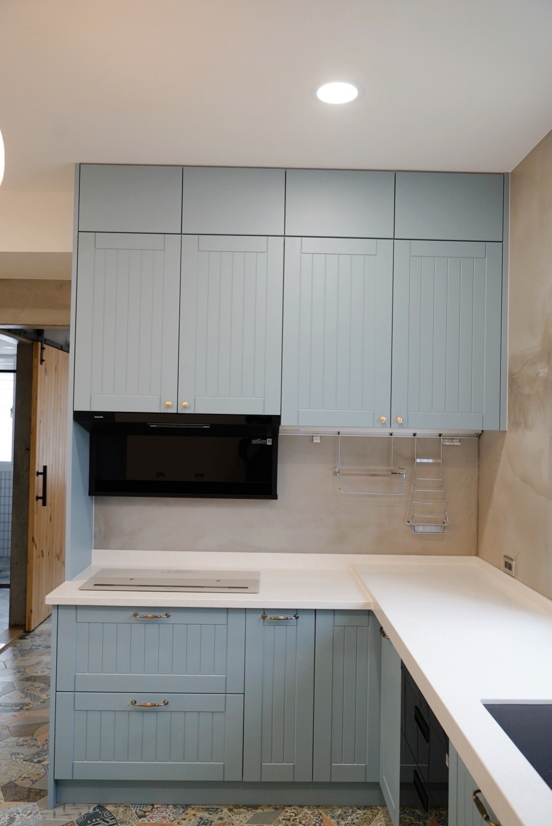 433438376 865144515414446 5617706299760667140 n کابینت مدرن با رنگ خاص