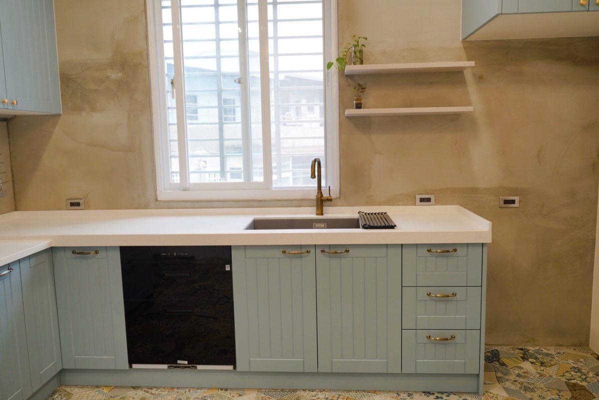 433443703 865144405414457 2282369385515179720 n کابینت مدرن با رنگ خاص