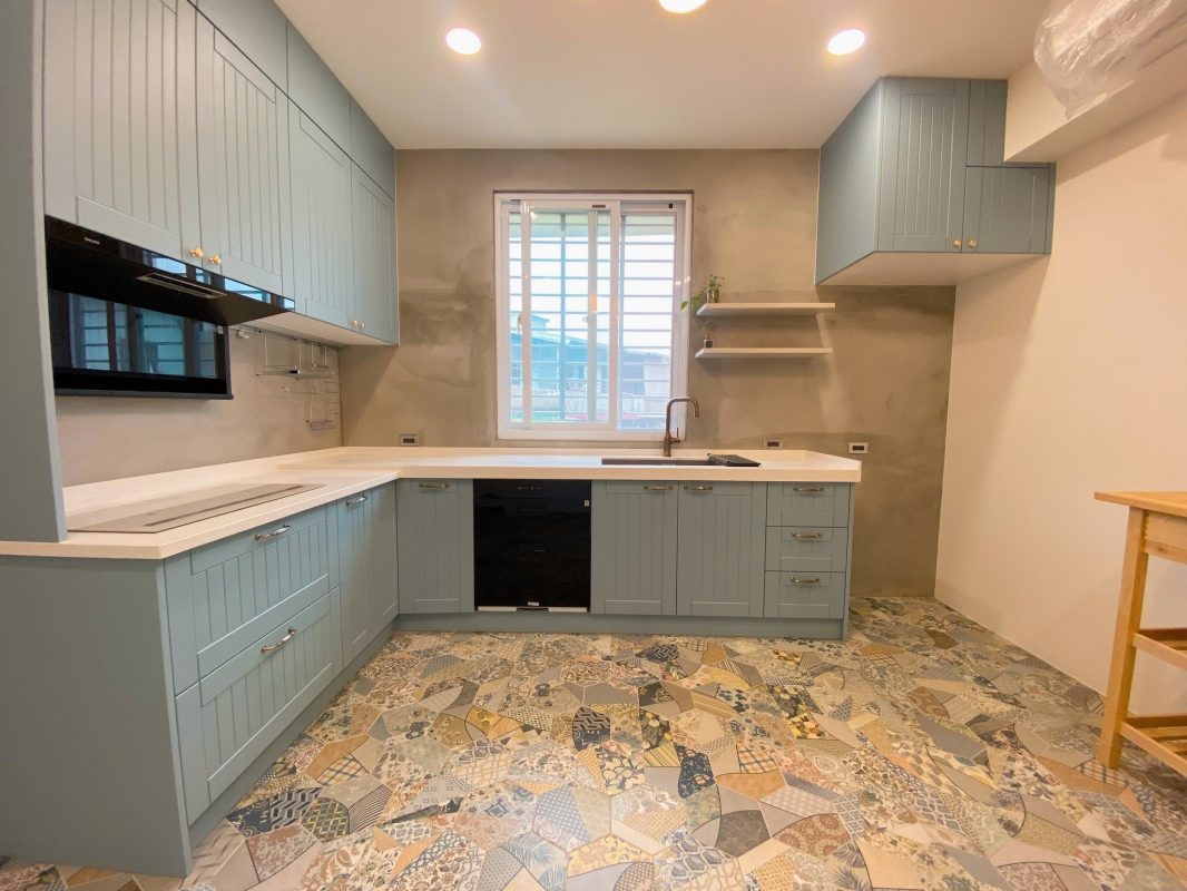 433449111 865144015414496 3011376734200198517 n کابینت مدرن با رنگ خاص