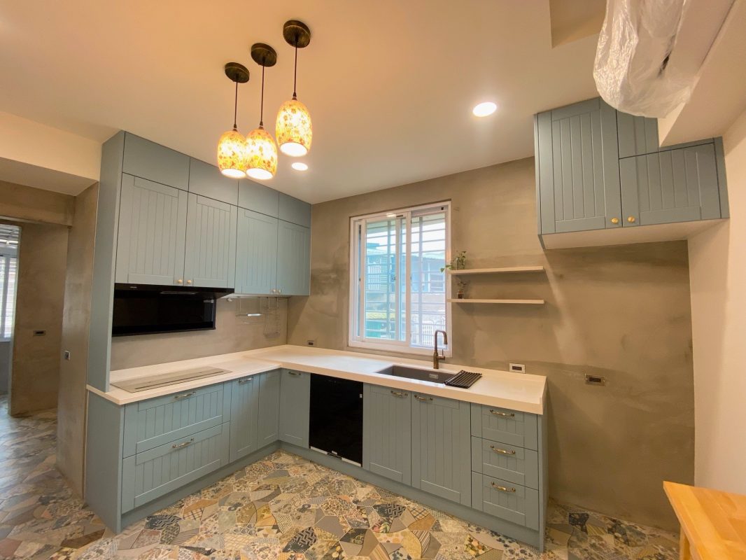 433456926 865144005414497 3355783159847110761 n کابینت مدرن با رنگ خاص