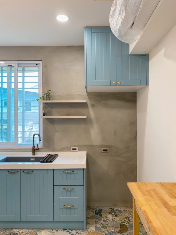 433462899 865144228747808 9156960761587588944 n کابینت مدرن با رنگ خاص