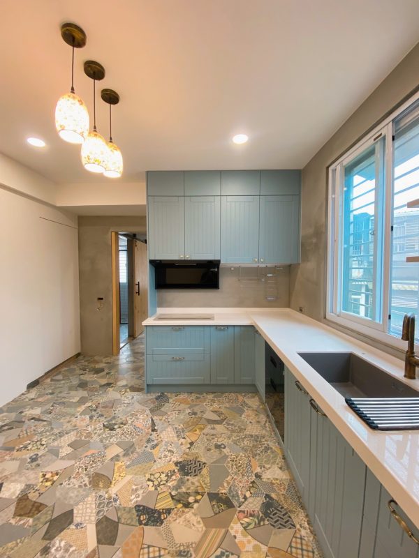 433468871 865144235414474 3465195598368443497 n کابینت مدرن با رنگ خاص