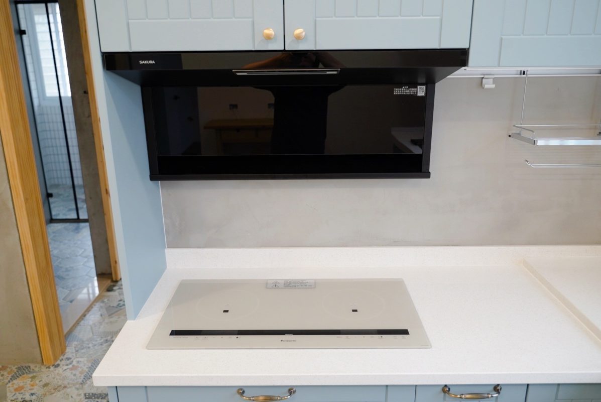 433589863 865144232081141 7947411028253207819 n کابینت مدرن با رنگ خاص