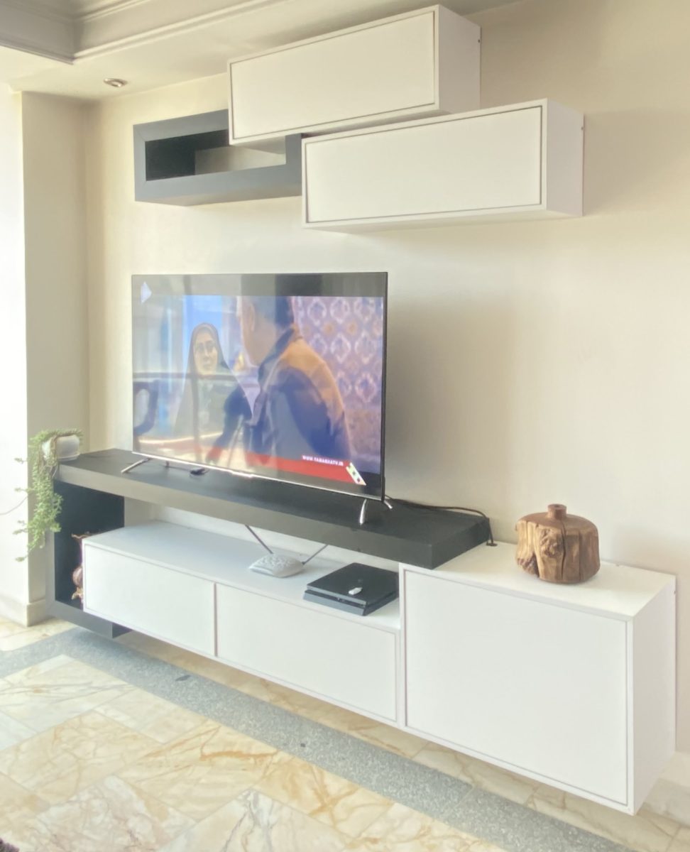 IMG 2536 نمونه تی وی وال سفید مشکی