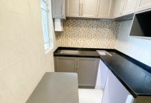 IMG 7027 599x800 1 نمونه کابینت کوچک مدرن + میز صبحونه