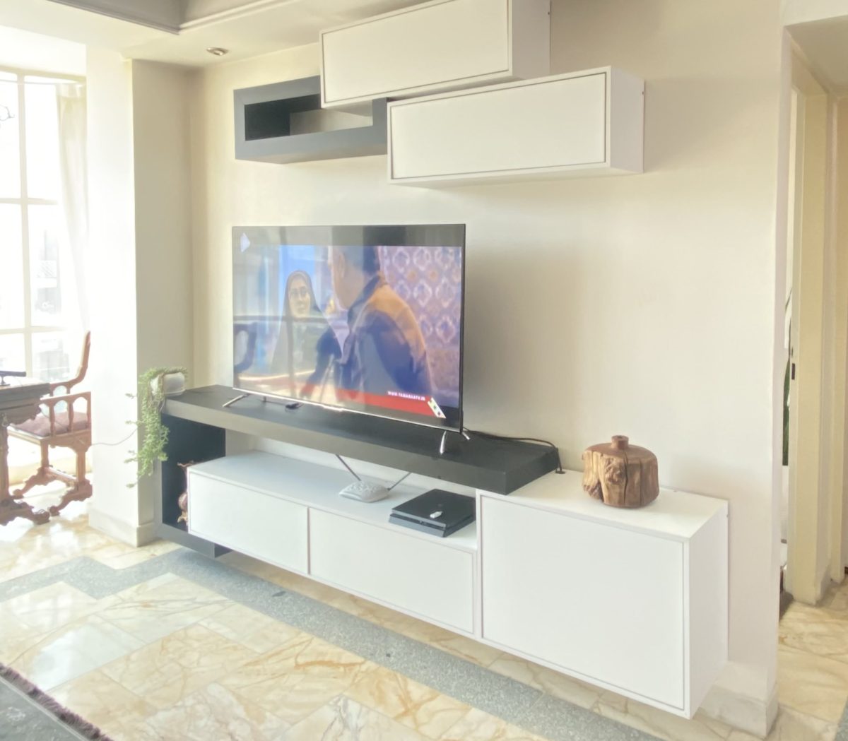 IMG E2536 نمونه تی وی وال سفید مشکی