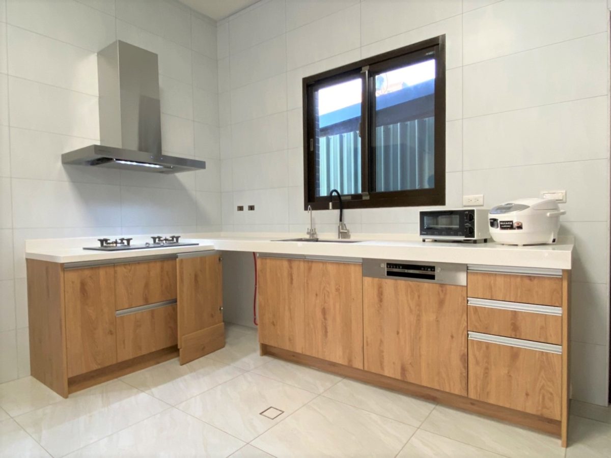 کابینت رنگ چوب | قهوه ای تک رنگ 22 کابینت رنگ چوب 9 کابینت رنگ چوب | قهوه ای تک رنگ