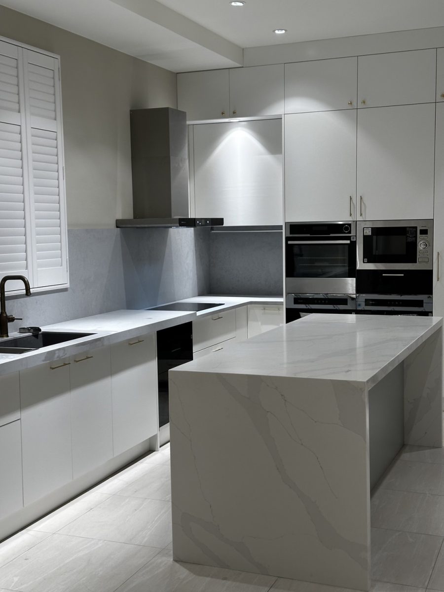 کابینت سفید زیبا 2 کابینت سفید های گلاس خاص و فانتزی