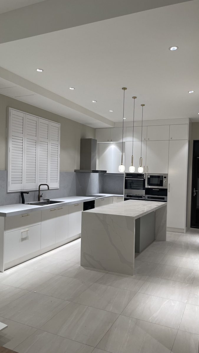 کابینت سفید زیبا 3 کابینت سفید های گلاس خاص و فانتزی