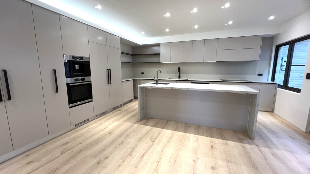 کابینت طوسی خاکستری 2 نمونه کار کابینت های گلاس طوسی کم رنگ