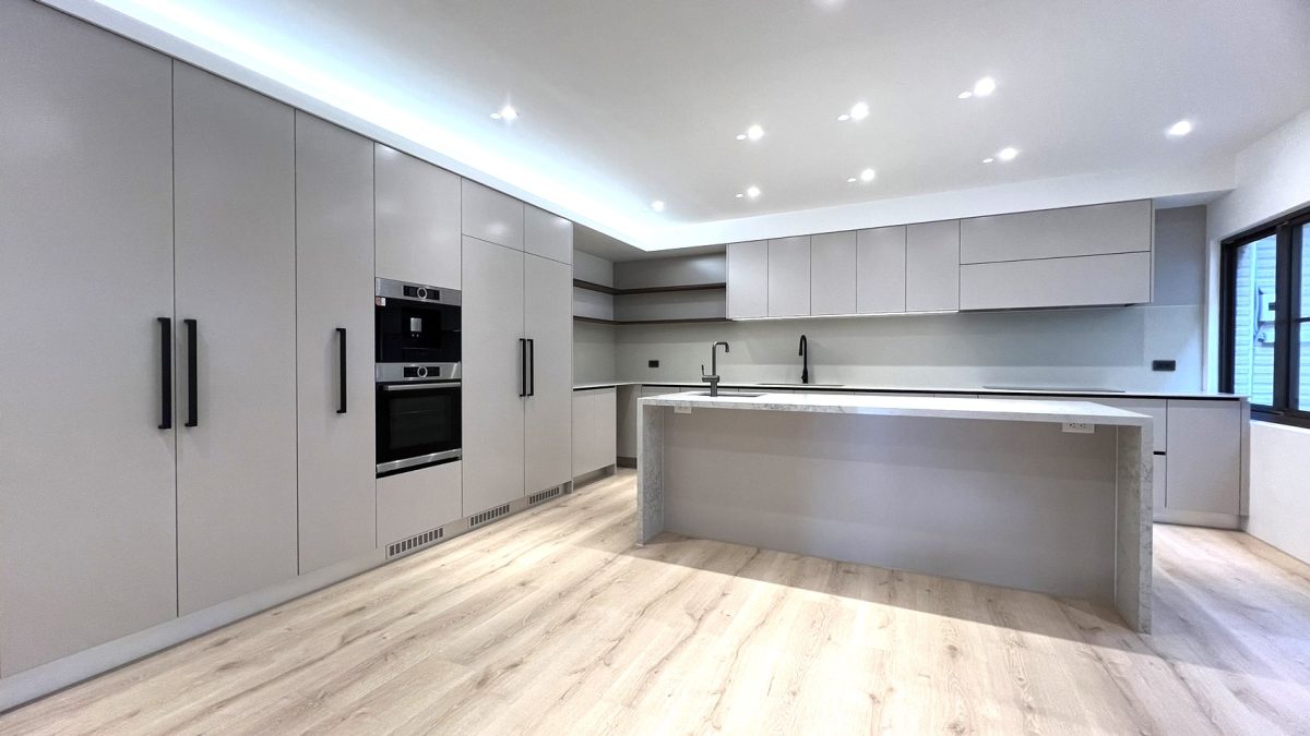 کابینت طوسی خاکستری 7 نمونه کار کابینت های گلاس طوسی کم رنگ